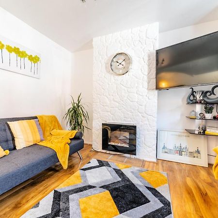 Stylish 3-Bed Terraced House With Wi-Fi Apartment Chatham  Ngoại thất bức ảnh