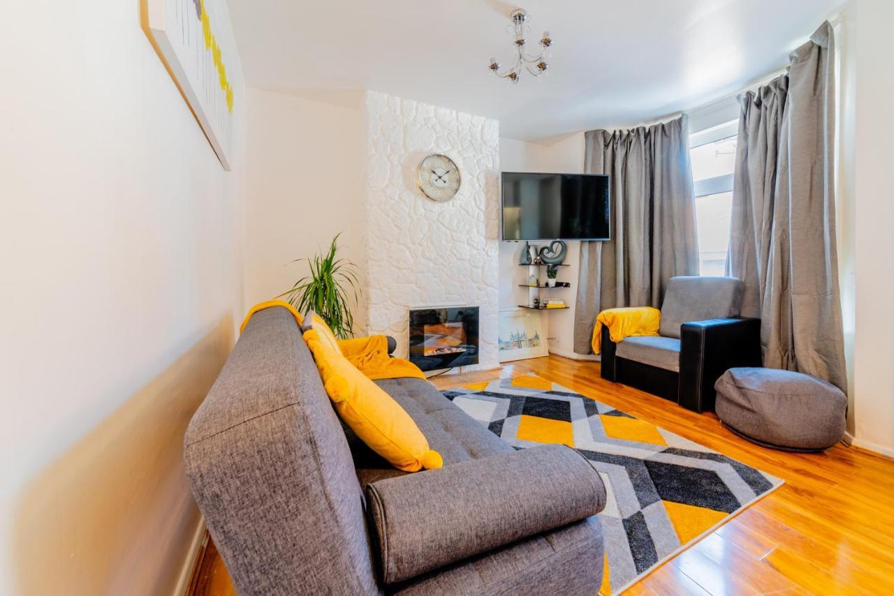 Stylish 3-Bed Terraced House With Wi-Fi Apartment Chatham  Ngoại thất bức ảnh