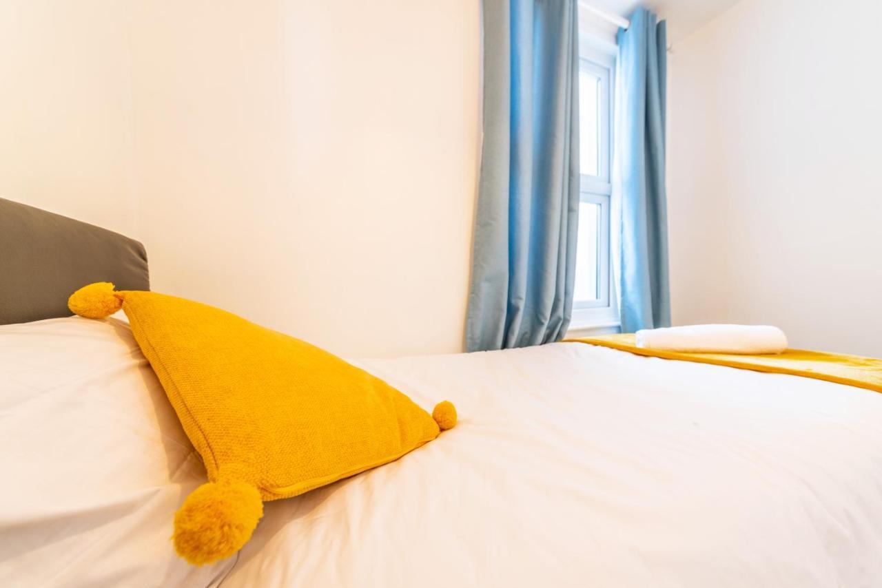 Stylish 3-Bed Terraced House With Wi-Fi Apartment Chatham  Ngoại thất bức ảnh