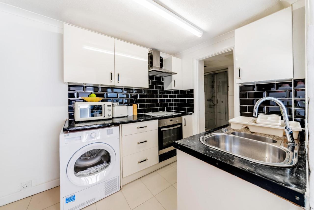 Stylish 3-Bed Terraced House With Wi-Fi Apartment Chatham  Ngoại thất bức ảnh