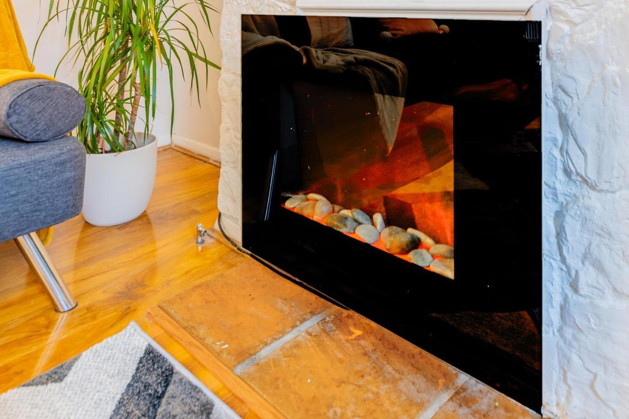 Stylish 3-Bed Terraced House With Wi-Fi Apartment Chatham  Ngoại thất bức ảnh