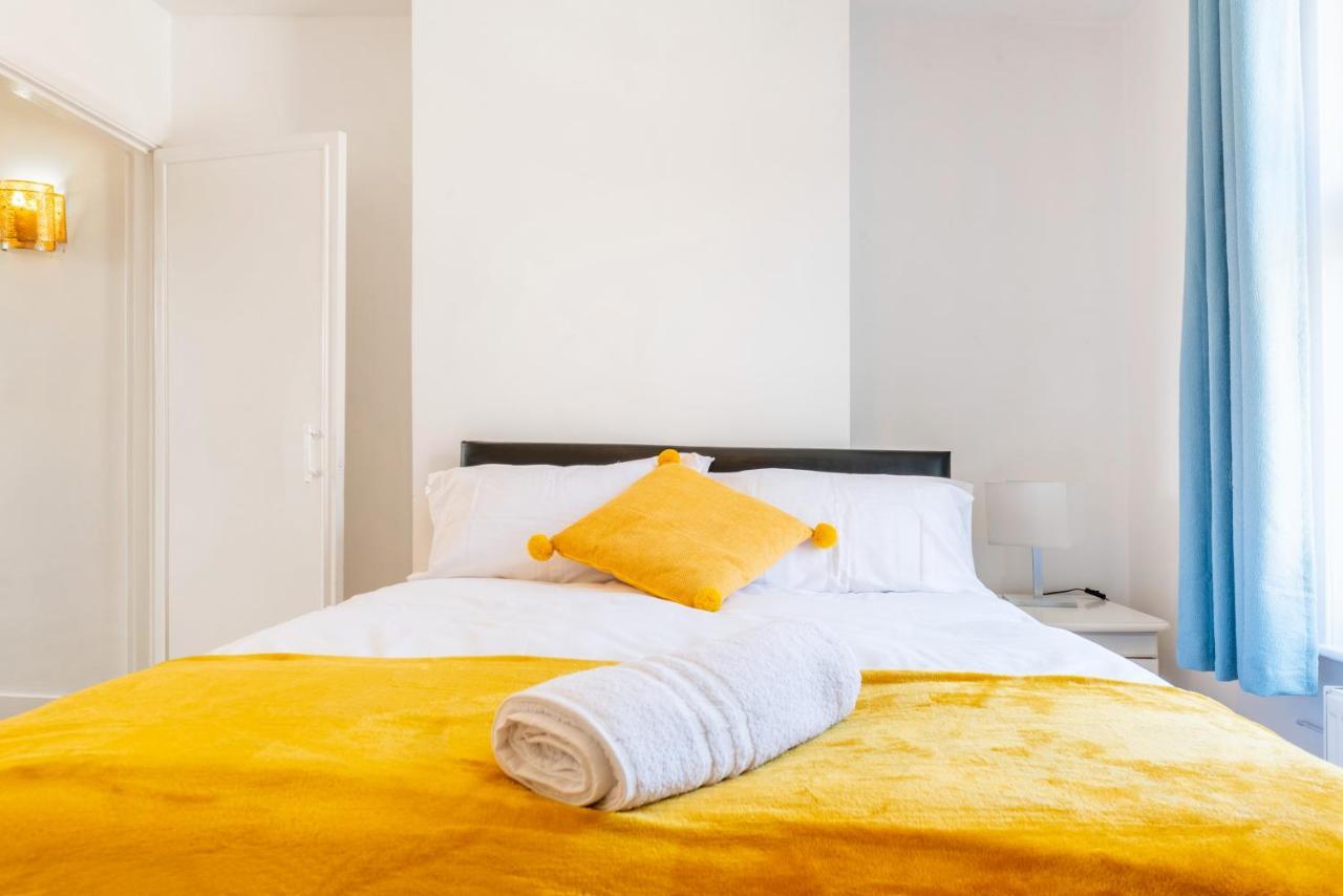 Stylish 3-Bed Terraced House With Wi-Fi Apartment Chatham  Ngoại thất bức ảnh