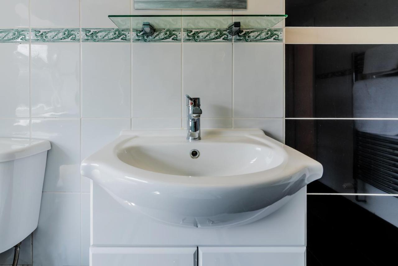 Stylish 3-Bed Terraced House With Wi-Fi Apartment Chatham  Ngoại thất bức ảnh