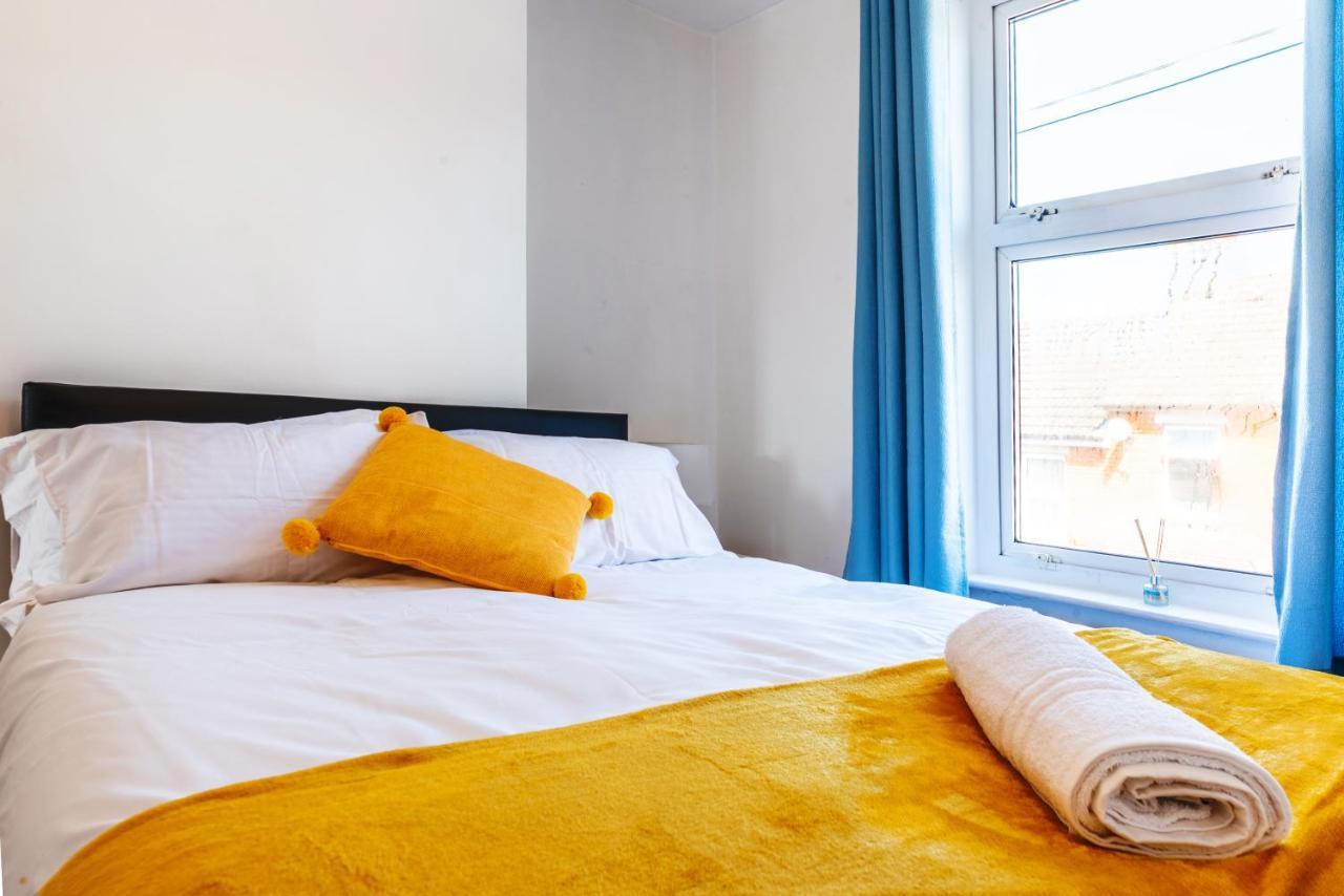 Stylish 3-Bed Terraced House With Wi-Fi Apartment Chatham  Ngoại thất bức ảnh